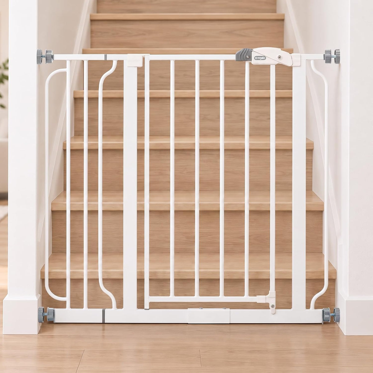 Regalo Easy Step 38.5-Inch (97.75cm) Extra Wide Baby Gate, Award Winning Brand, Includes 6-Inch (15.25cm) Extension Kit, 4 Pack Pressure Mount Kit and 4 Pack Wall Mount Kit