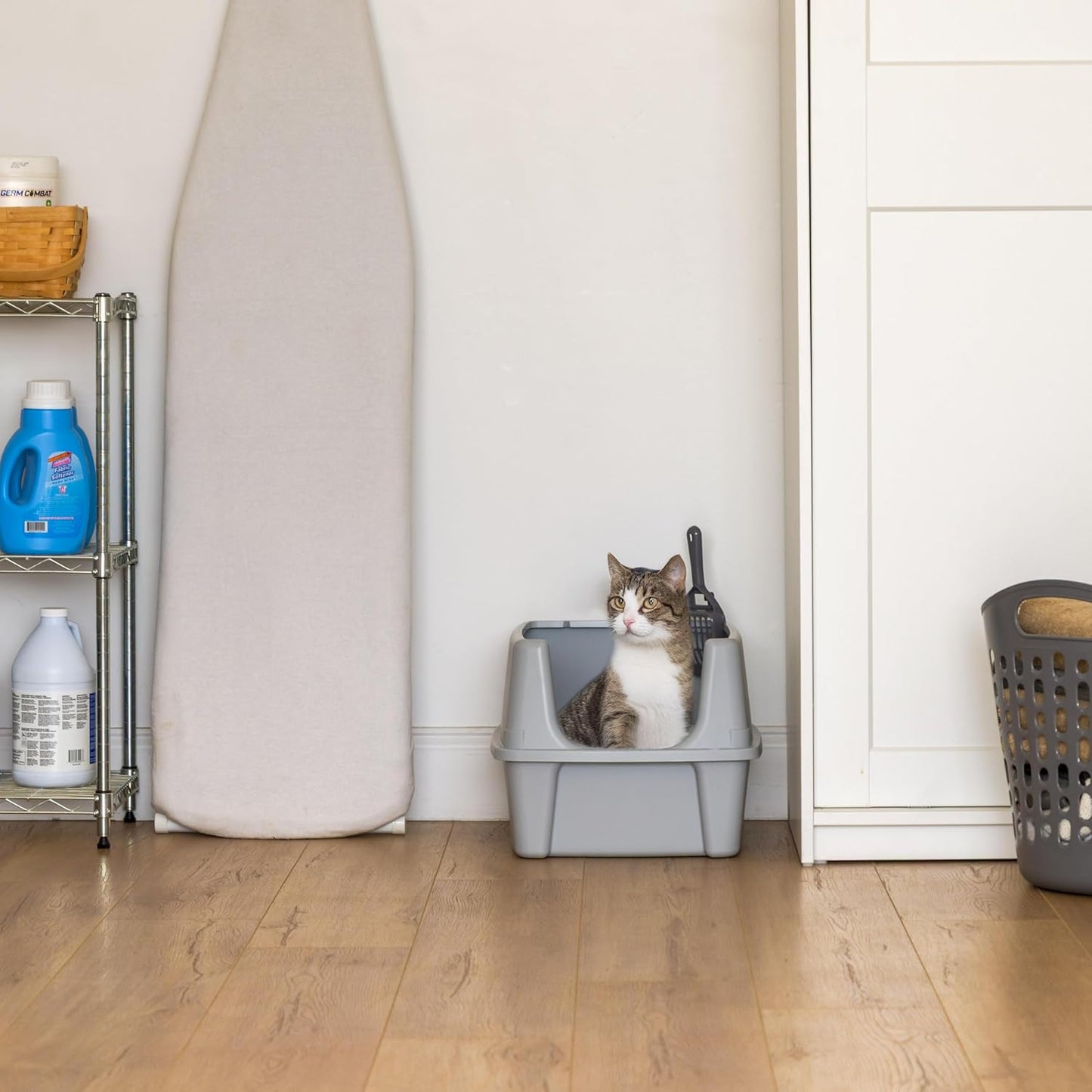 IRIS USA Top Entry Cat Litter Box with Scoop - Large - Stylish Enclosed Round Oval Kitty Dog Proof Box, Litiere Pour Chat Bac - White/Beige