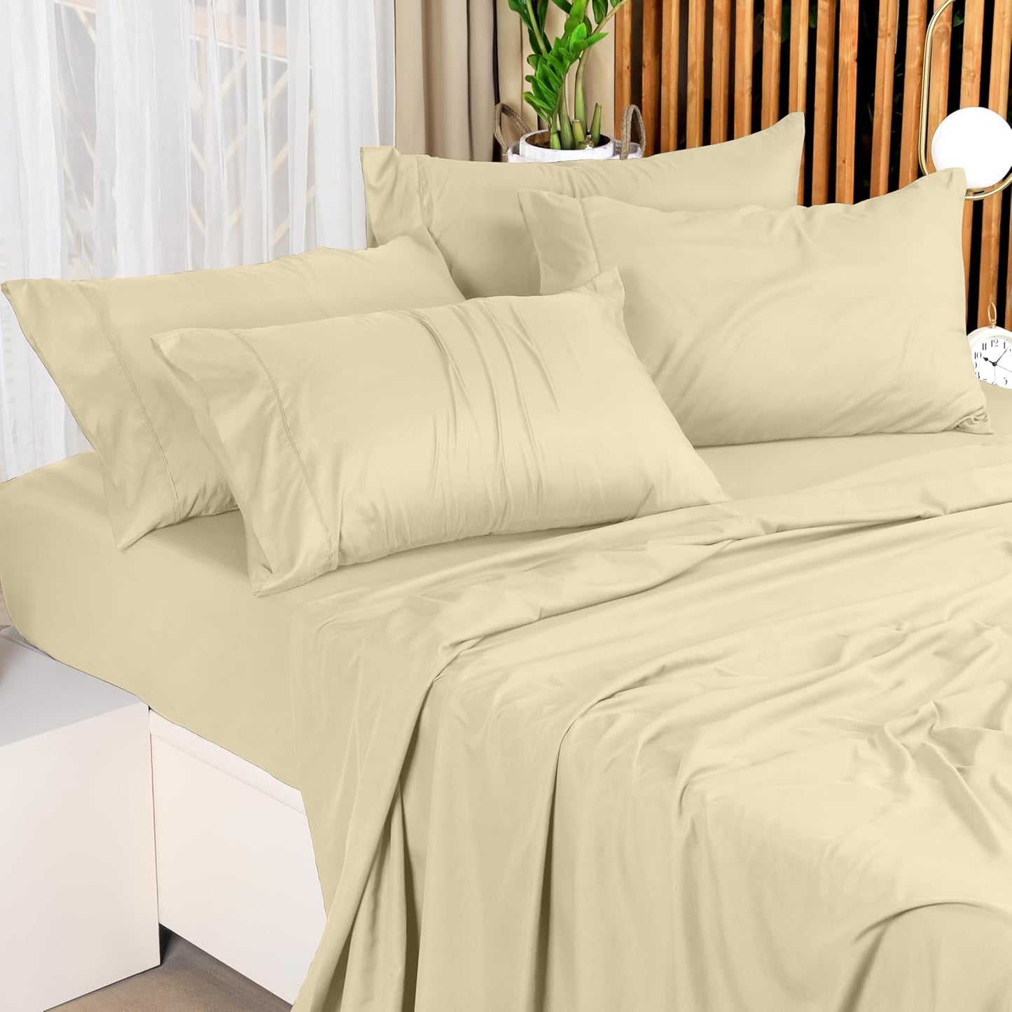 Utopia Bedding Queen Bed Sheet Set - 4 Piece Bedding - Soft Brushed Microfiber Fabric - Shrinkage & Fade Resistant - Easy Care (White)
