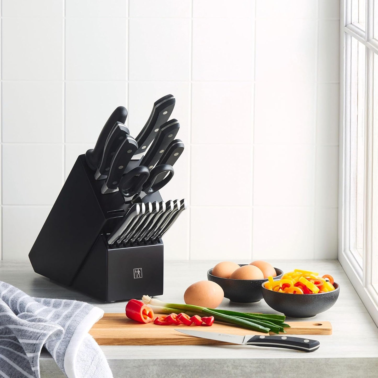 HENCKELS Aviara Premium Knife Block Set - 17 PC Professional Cutlery Knife Set, High Carbon Stainless Steel, Triple Rivet Handle, Chef Knife Set, Knife Set with Block for Kitchen, Black, 17 Piece