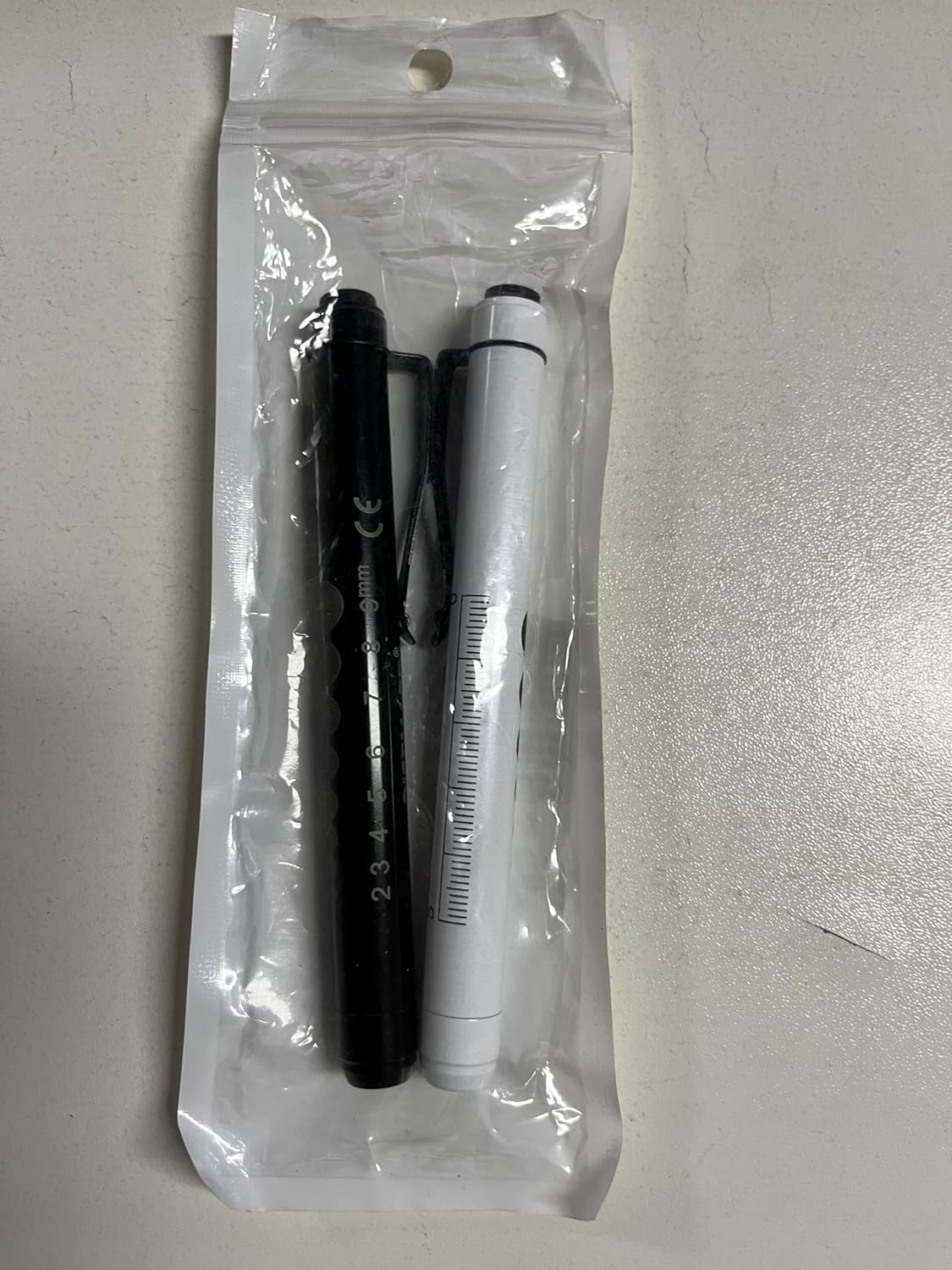 RISEMART Pen Lights for Nurses, 2 Pack Reusable Medical Light with Pupil Gauge and Ruler, White Light LED Penlight for Student Doctors EMT (Black/White)