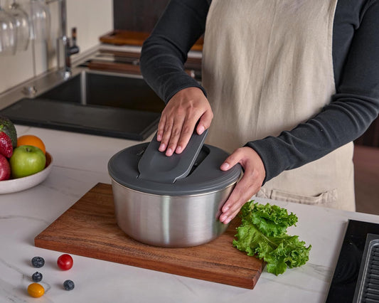 Zyliss Swift Dry Stainless Steel Salad Spinner - Fruit Cleaner & Lettuce Spinner with Push Pump - Non-Slip Bowl - Dishwasher Safe - Small
