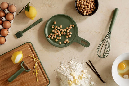 EVA SOLO | Green Tools Kitchen Scales | Practical Kitchen Scales with Display on The Handle for Easy Weight Reading Even When Using Large Bowls and Cooking pots | Green