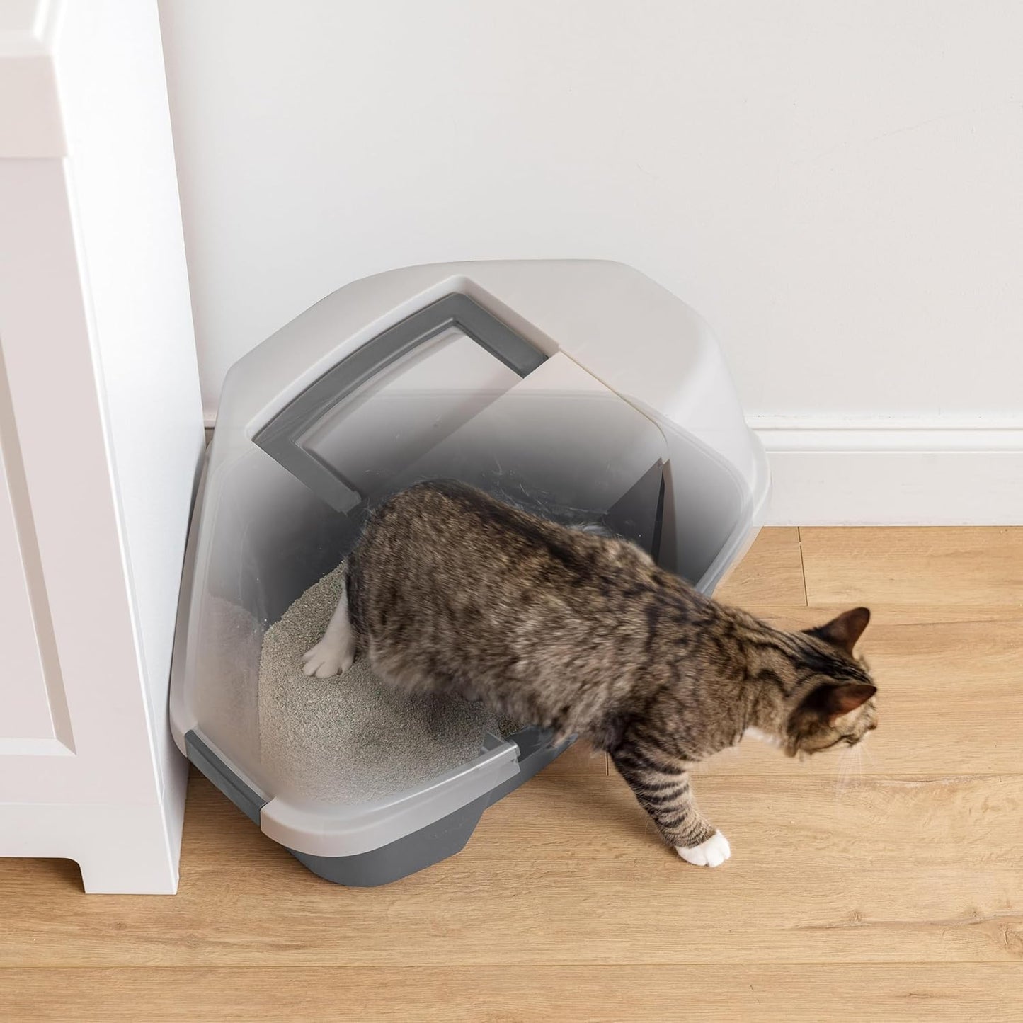IRIS USA Cat Litter Box, Large Corner Litter Box Enclosure with Scoop, Litter Box with Lid, Handle and Buckles for Portability and Privacy, Gray