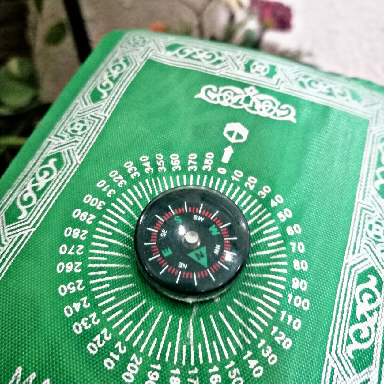 Pocket Prayer Mat with Compass – Portable Ja-e-Namaz for Travel, Office & Outdoor Prayers