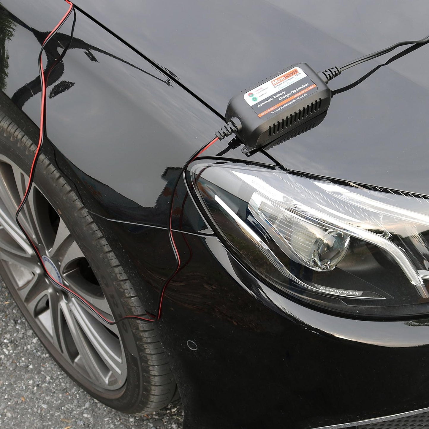 MOTOPOWER MP00205A 12V 800mA Fully Automatic Battery Charger/Maintainer
