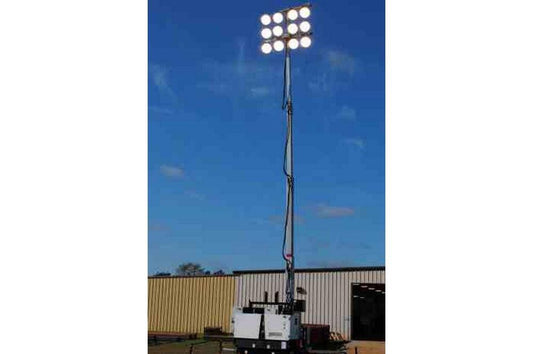 Larson Electronics MegatowerÃƒÂ¢Ã¢â‚¬Å¾Ã‚Â¢- 12 X 1500W MH - 1,800,000 Lumens- 50' Height - Trailer Mounted